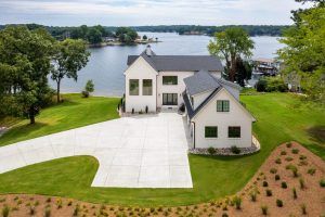 modern-lakefront-home-1-1024x682