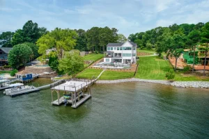 modern-lakefront-home-14-copy-1024x682